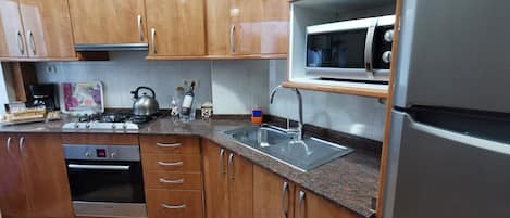 Fridge, microwave, oven, coffee/tea maker