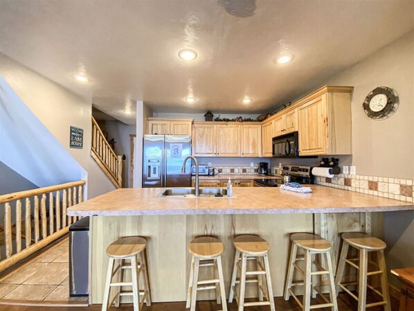 Fridge, microwave, oven, stovetop - 3 Bedroom Lake View Condo 874 #1 (Bear`s Den) (Garden City)
