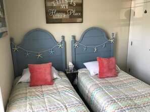 2 bedrooms, iron/ironing board, WiFi