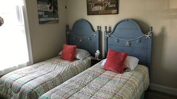 2 bedrooms, iron/ironing board, WiFi