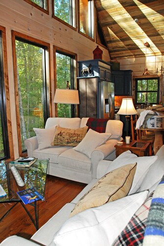 Charming Log Cabin! 20 Minutes to Downtn Nashville! Also see Property 320523