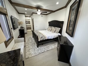 2 habitaciones, tabla de planchar con plancha, wifi y ropa de cama 