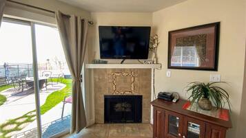 TV, fireplace