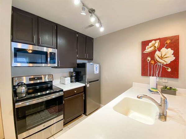 Fridge, microwave, oven, stovetop