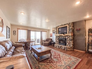 TV, fireplace