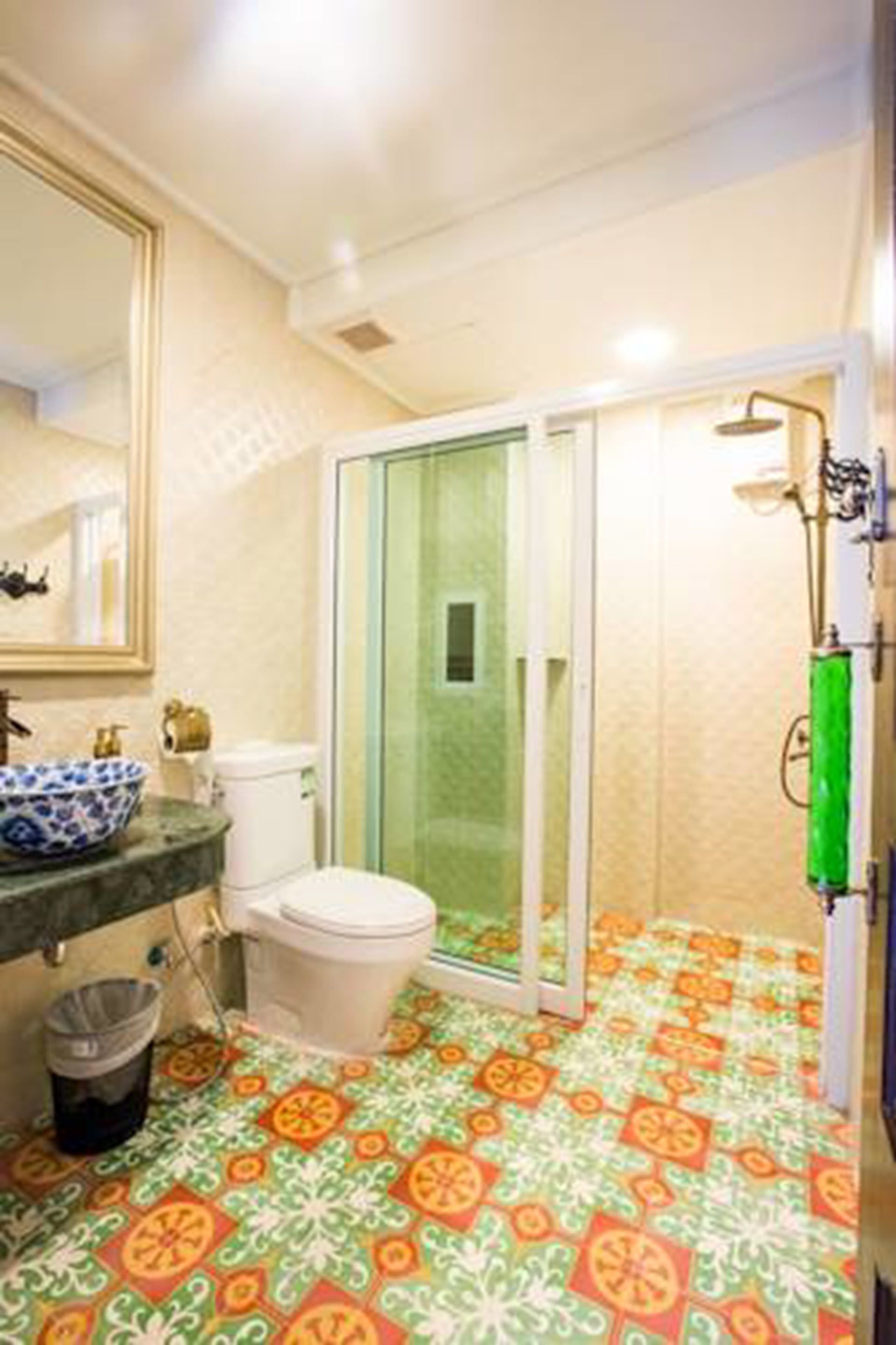 superior room | bathroom | shower, free toiletries, hair dryer, towels