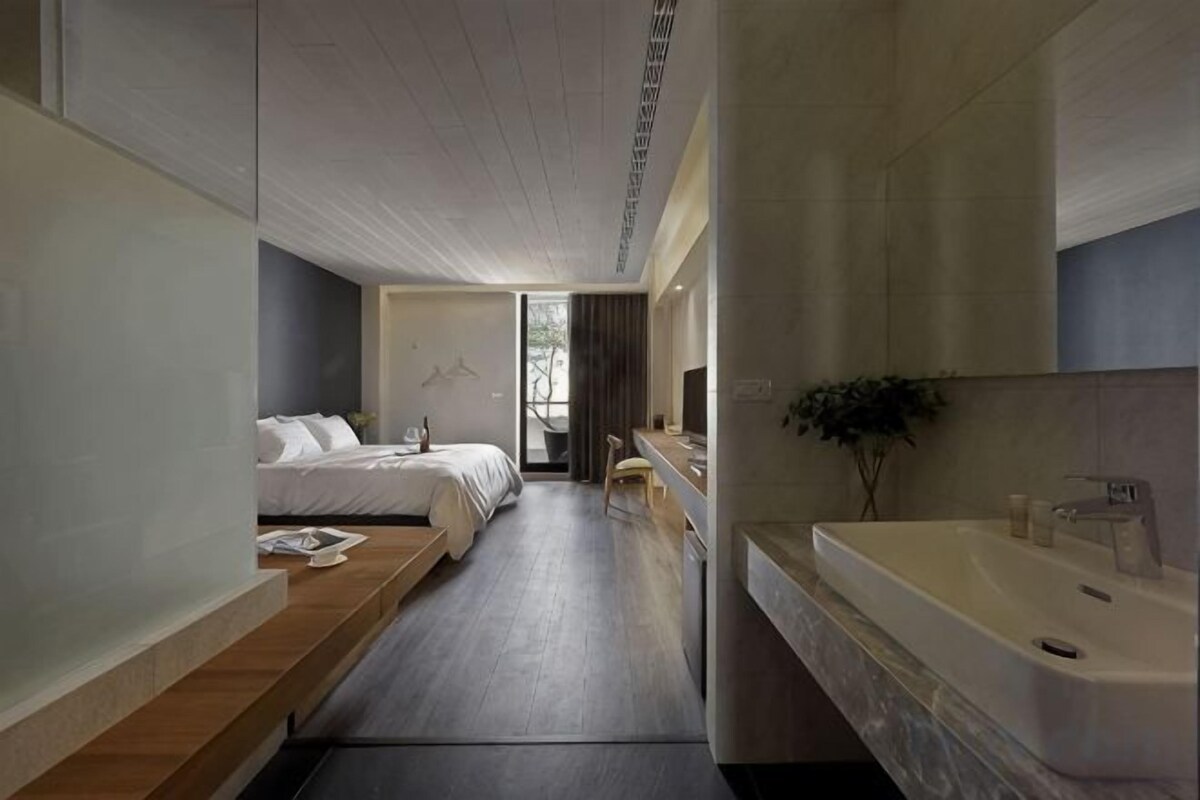 Minibar, desk, laptop workspace, blackout drapes