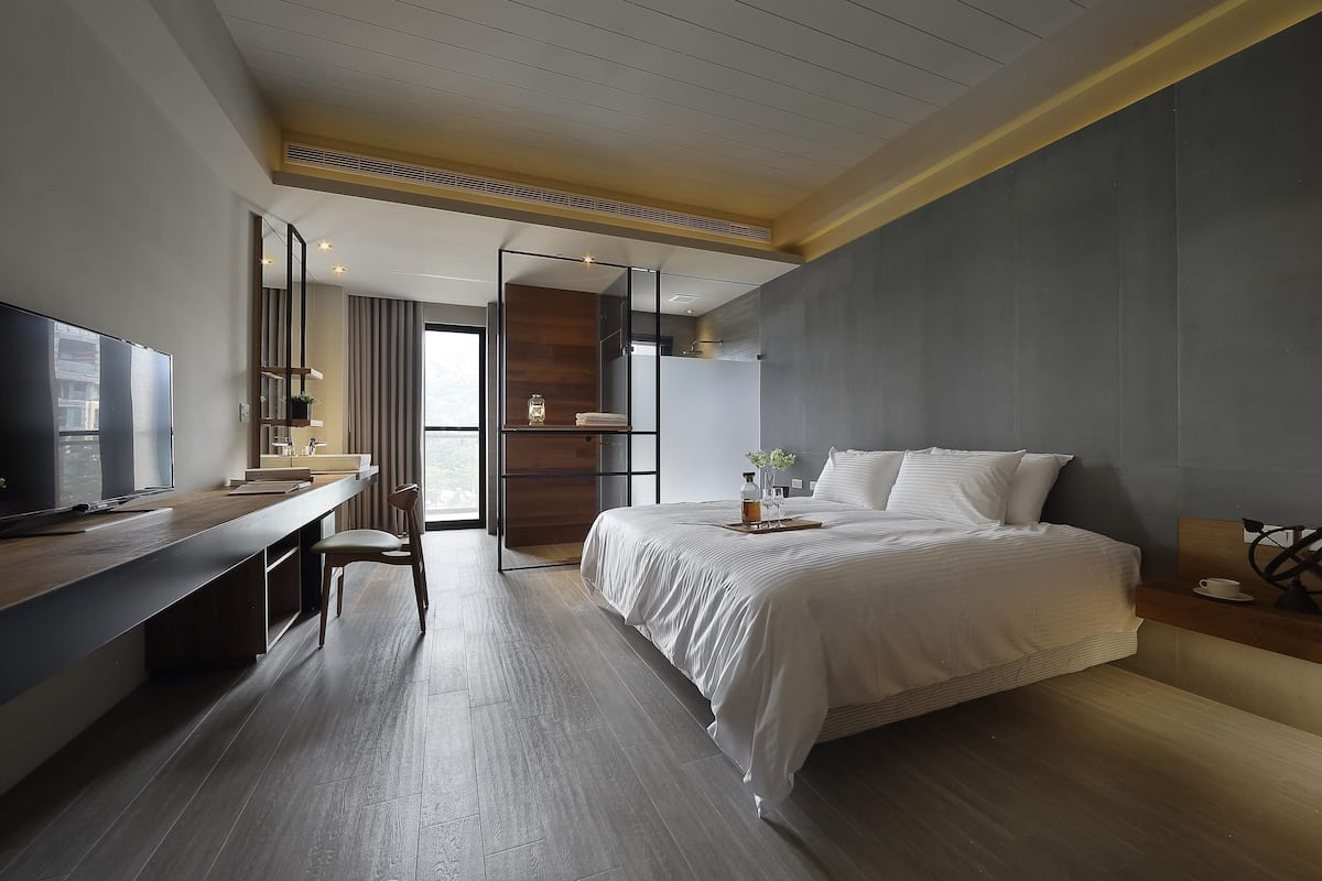 Deluxe Double Room, 1 Queen Bed, Balcony, Mountain View | Minibar, individually decorated, desk, laptop workspace