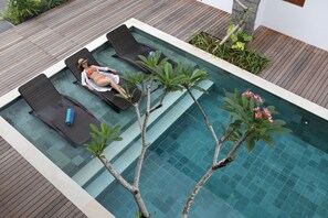 Outdoor pool, pool loungers