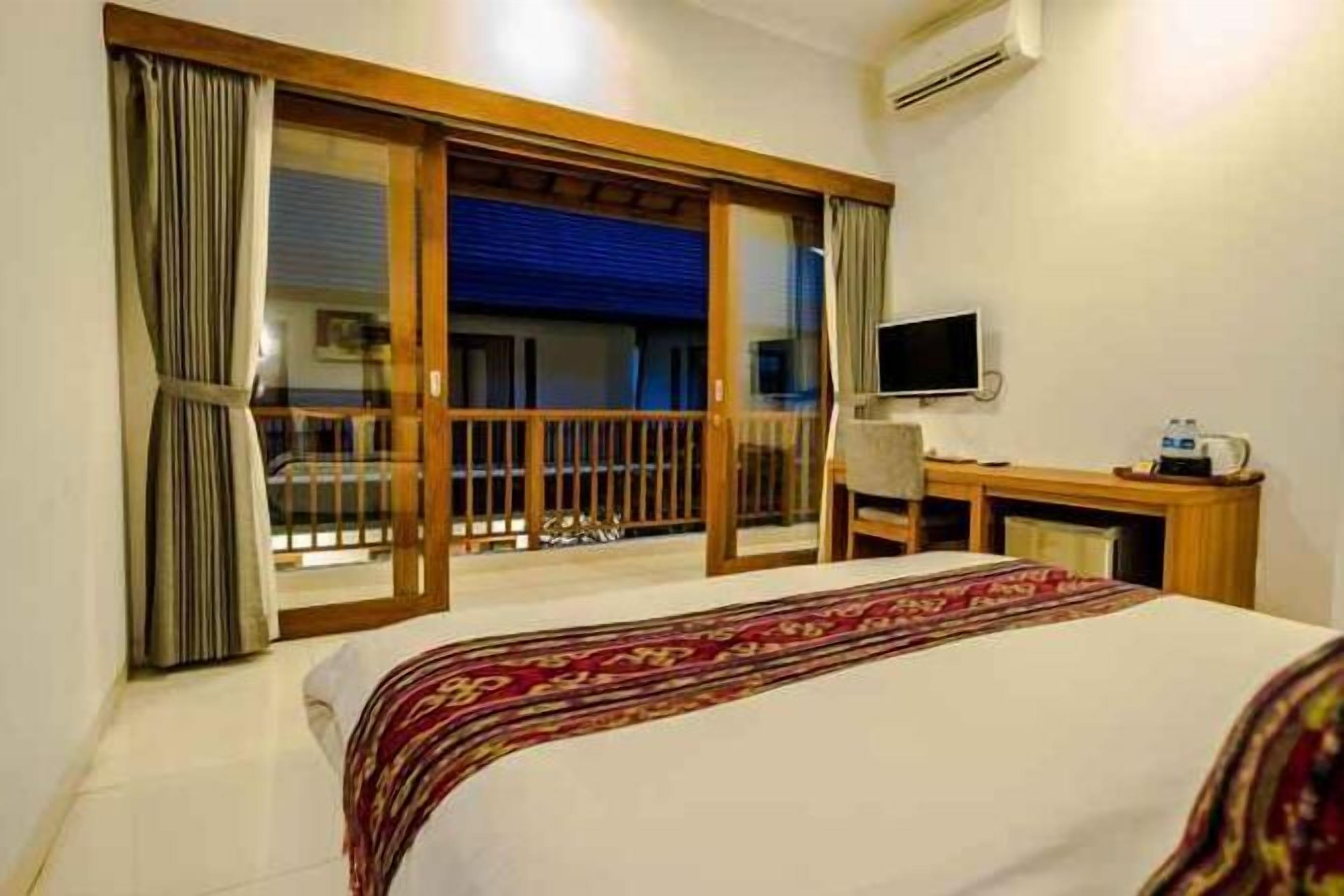 1 chambre, minibar, coffres-forts dans les chambres, bureau