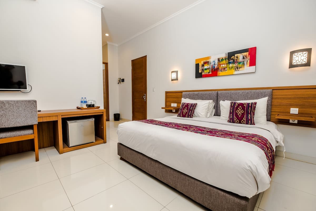 Executive Room, 1 Bedroom | 1 bedroom, minibar, in-room safe, desk