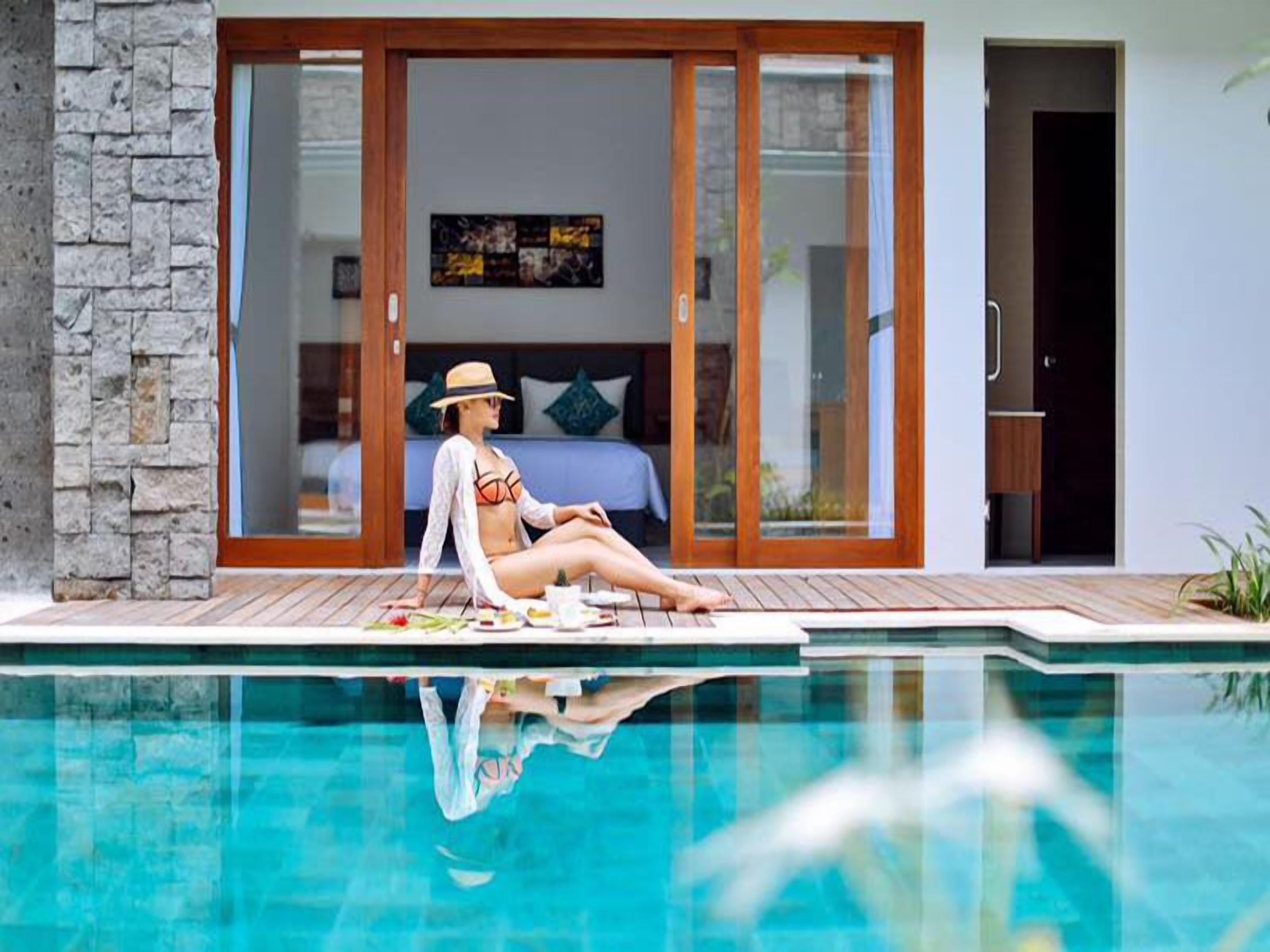 outdoor pool, pool loungers