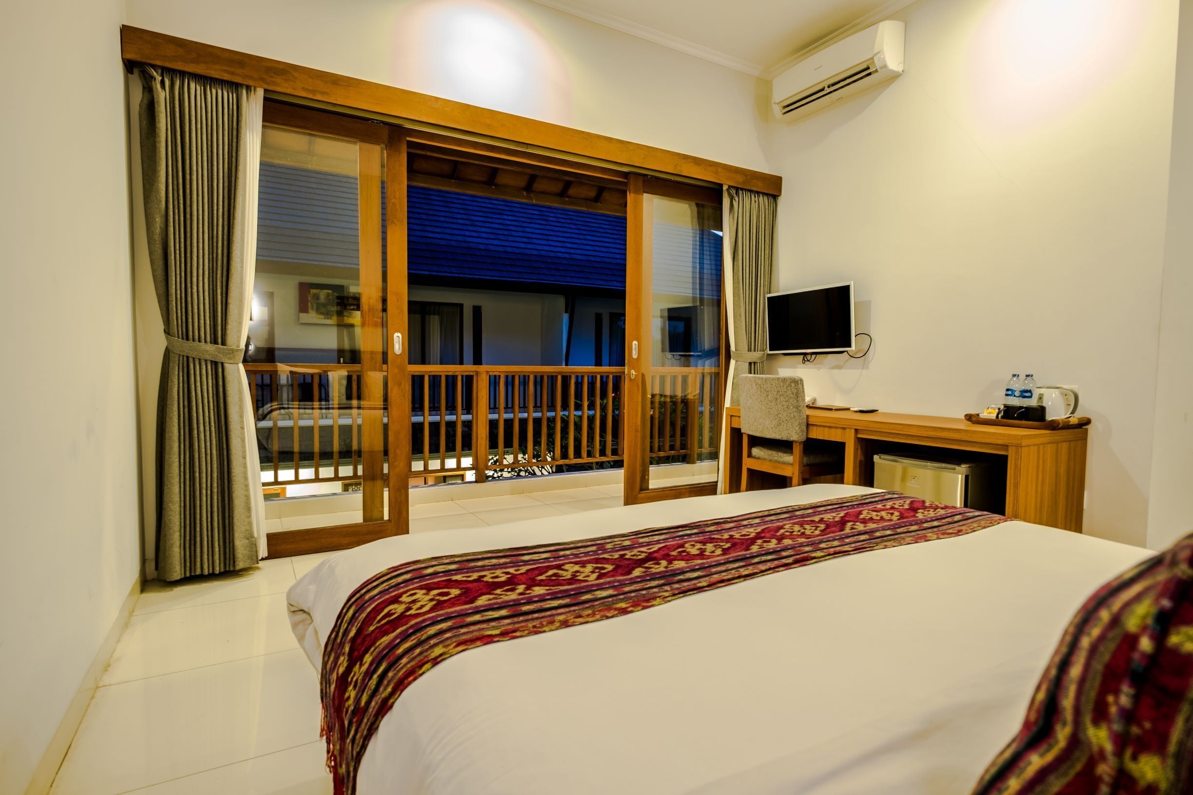 executive room, 1 bedroom | 1 bedroom, minibar, in-room safe, desk
