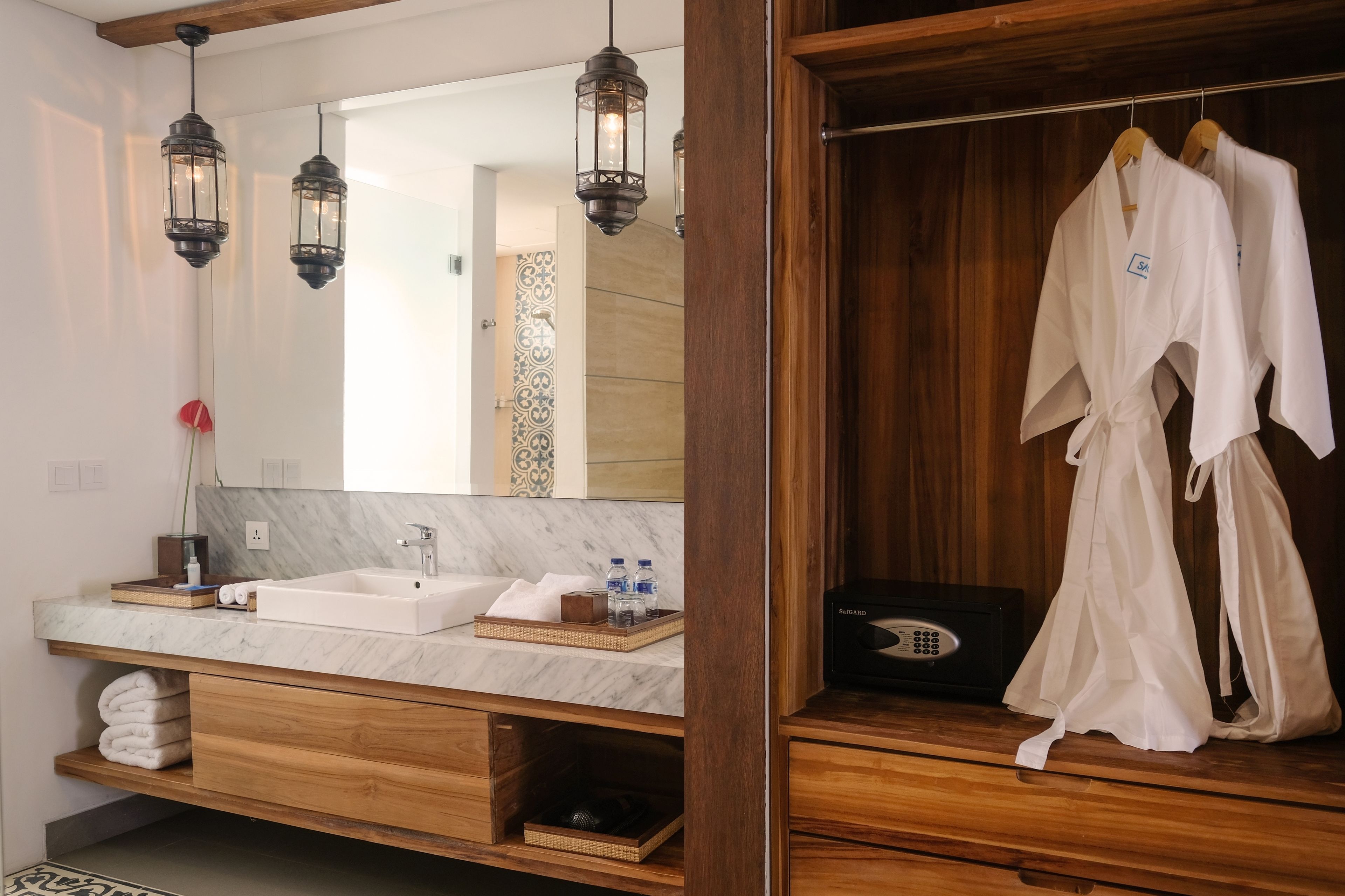 shower, rainfall showerhead, free toiletries, hair dryer