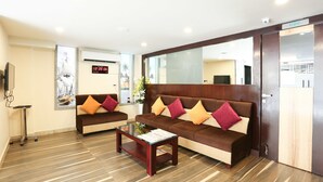 Lobby sitting area - Treebo C Plaza (Vijayawada)