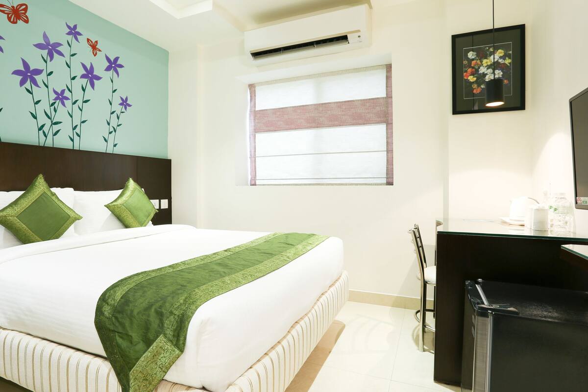 Standard Room | In-room safe, desk, WiFi (free)