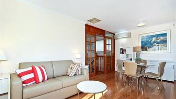 Moana Magic | Living area | TV, DVD player