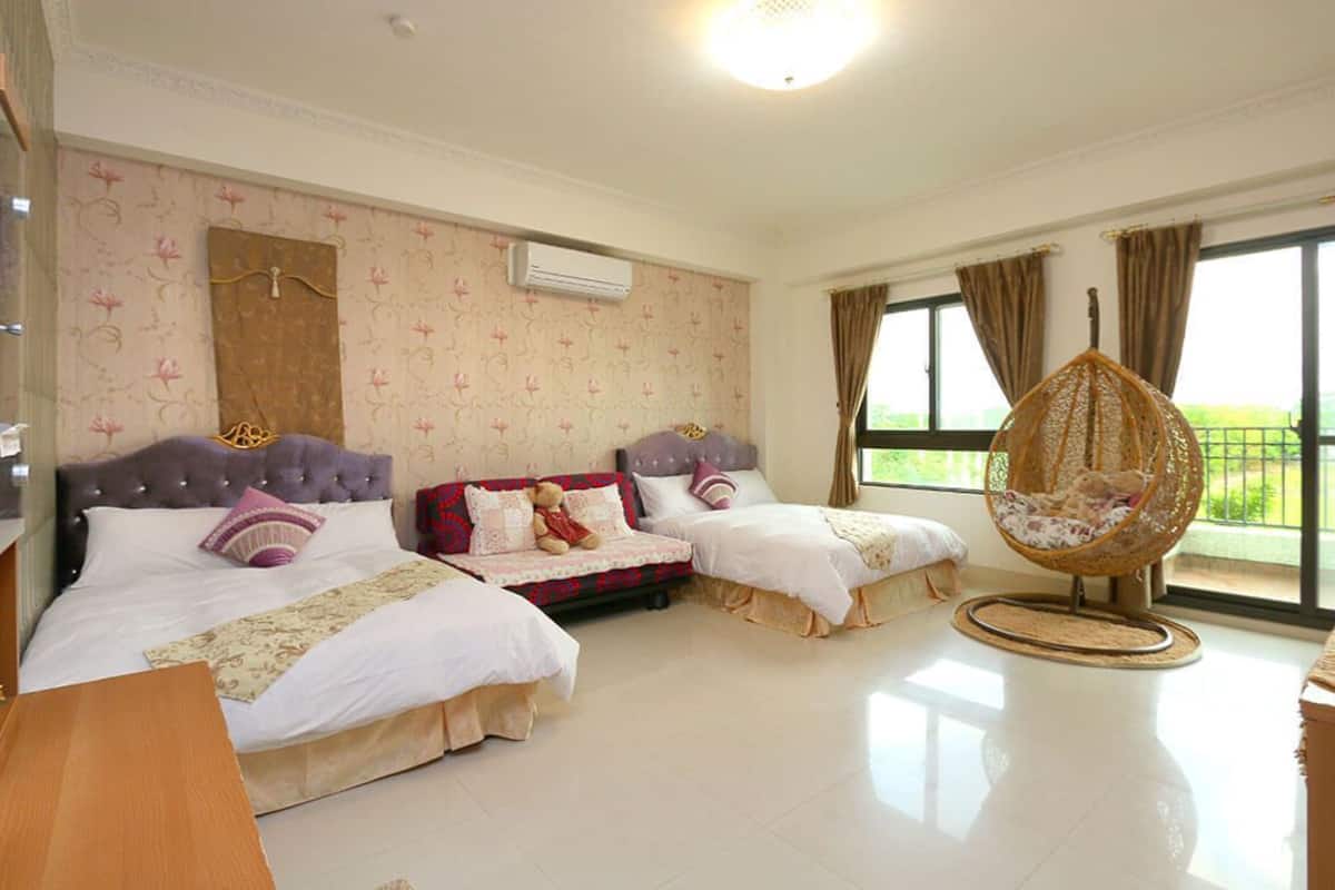 1 bedroom, desk, blackout drapes, free WiFi
