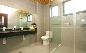 Deluxe House, 5 Bedrooms, Ensuite | Bathroom | Shower, free toiletries, hair dryer, slippers - Mu Xia Beds and Breakfasts (Ji'an)