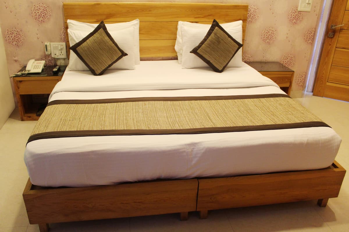 1 bedroom, in-room safe, desk, laptop workspace