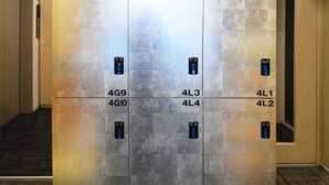 An elevator with floor indicators and a control panel. - Tokyo Tower View Guest House (Tokyo)