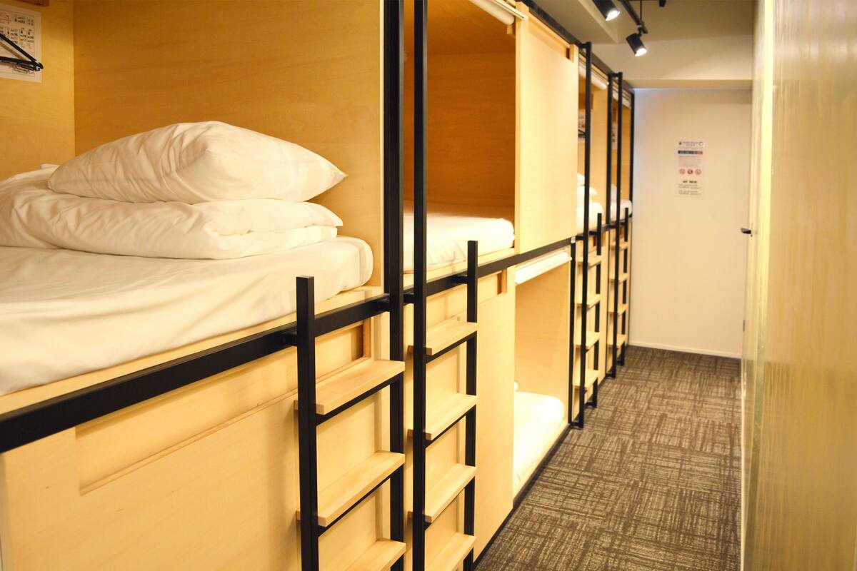 高級寢具、房內夾萬、隔音、免費 Wi-Fi