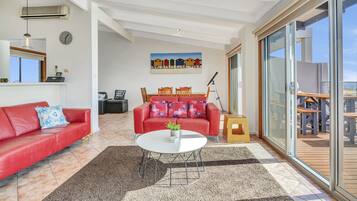 Queensland South | Living area | Flat-screen TV, DVD player