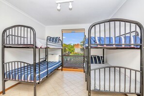 Queensland South | 3 bedrooms, iron/ironing board, free WiFi