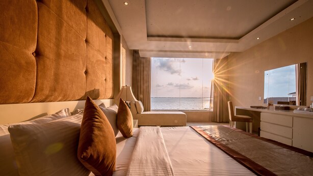 Chambre Supérieure Double ou avec lits jumeaux, 1 chambre, vue lagon, en bord de piscine | Draps en coton égyptien, literie de qualité supérieure, minibar