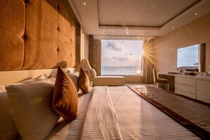 Superior-Doppel- oder -Zweibettzimmer, 1 Schlafzimmer, Blick auf die Lagune, Poolseite | Bettwäsche aus ägyptischer Baumwolle, hochwertige Bettwaren, Minibar