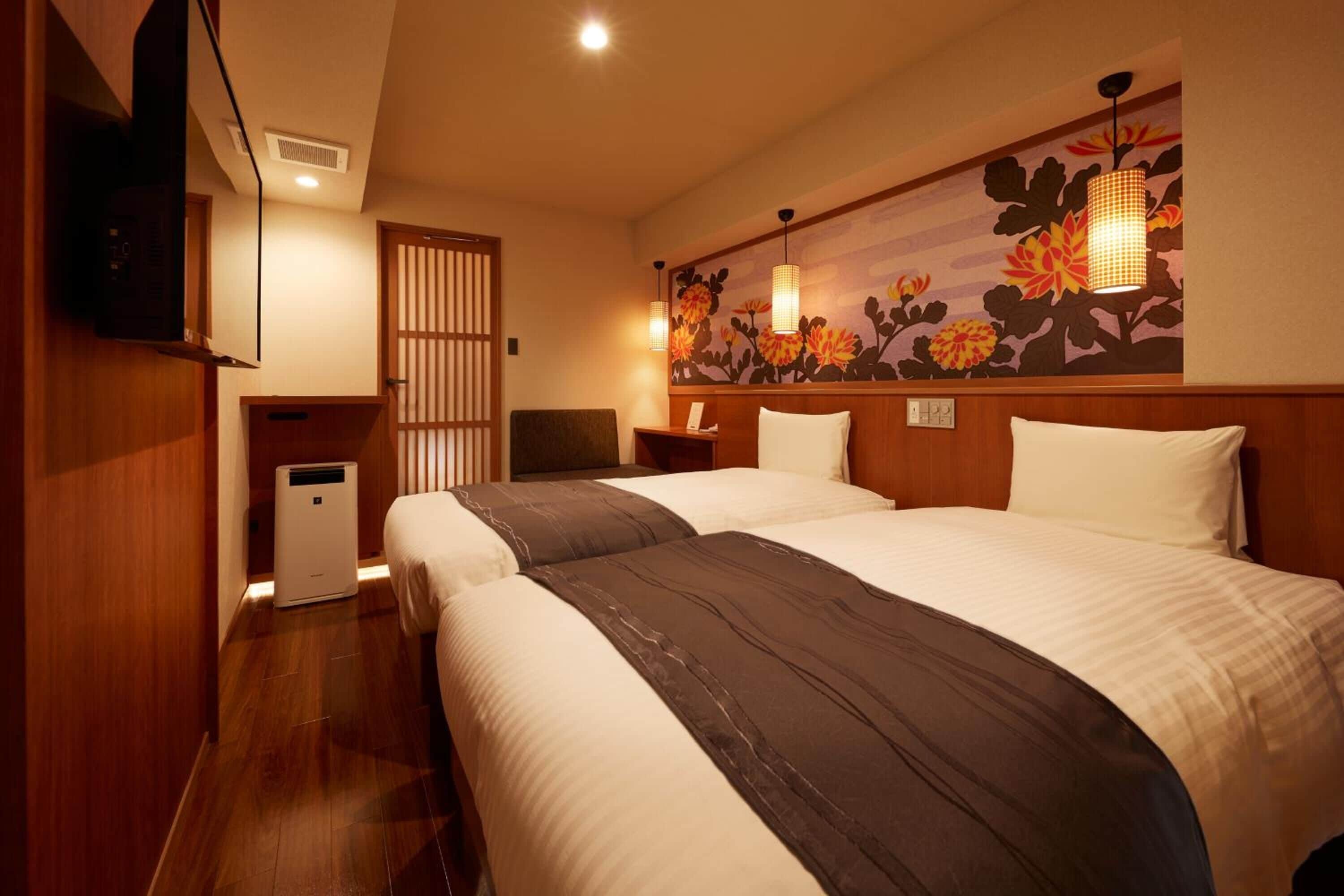 1 bedroom, down duvets, desk, iron/ironing board