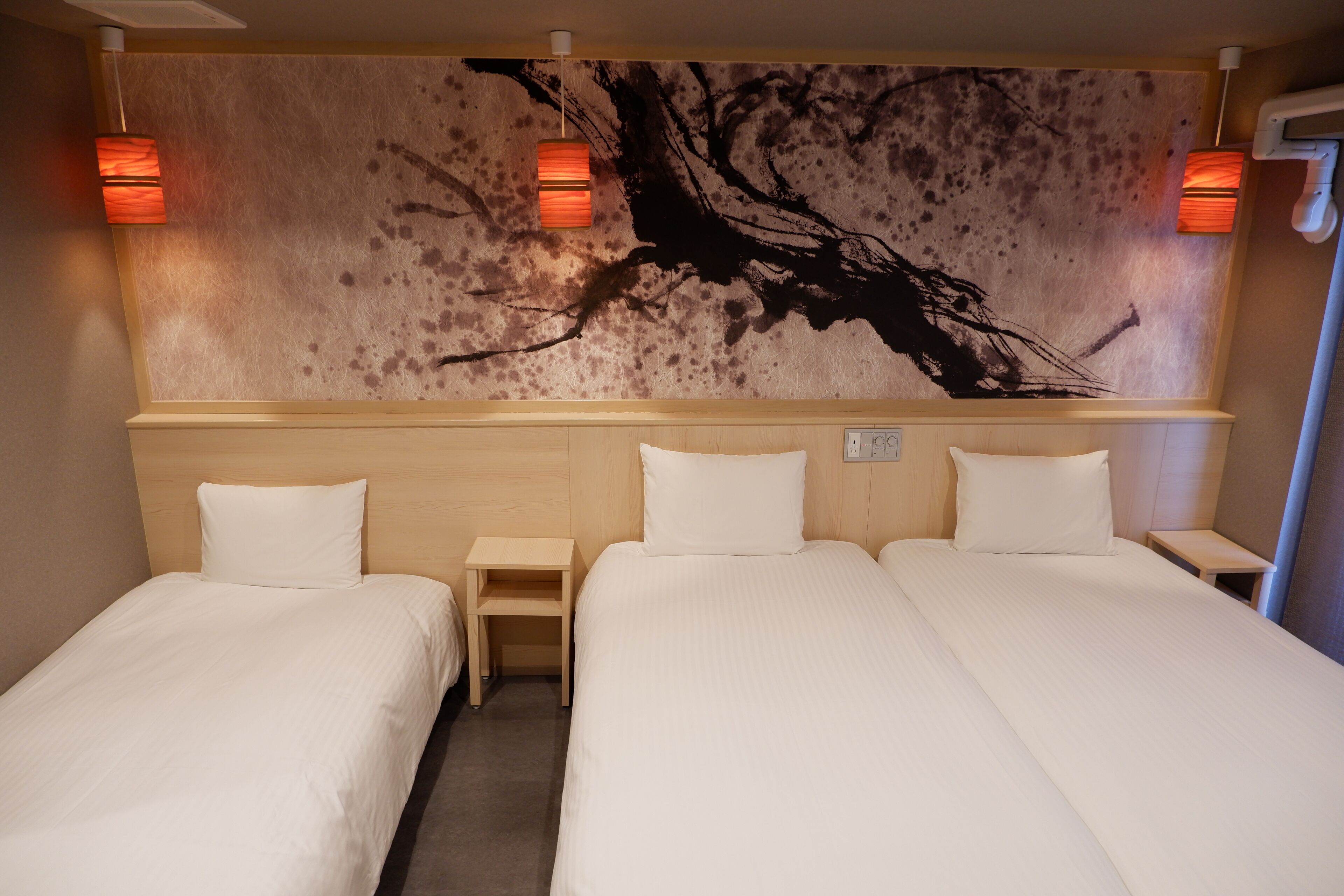 1 bedroom, down duvets, desk, iron/ironing board