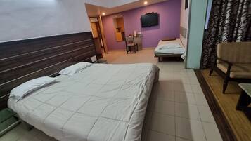 Deluxe Room | In-room safe, desk, free WiFi, wheelchair access