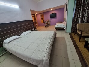 Deluxe Room | In-room safe, desk, free WiFi, wheelchair access