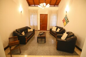 ห้องสแตนดาร์ดพักรวม | โต๊ะทำงาน, Wi-Fi