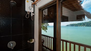 Chambre Deluxe, en front de plage (Free pick up and dop off at Mae Haad) | Salle de bain