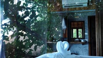 Private Pool villa (Free pick up and drop off at Mae Haad) | Free WiFi, bed sheets