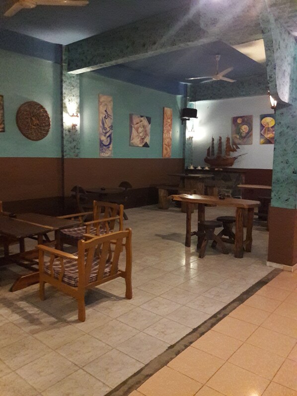 Living area - JP Hometel (Krabi)