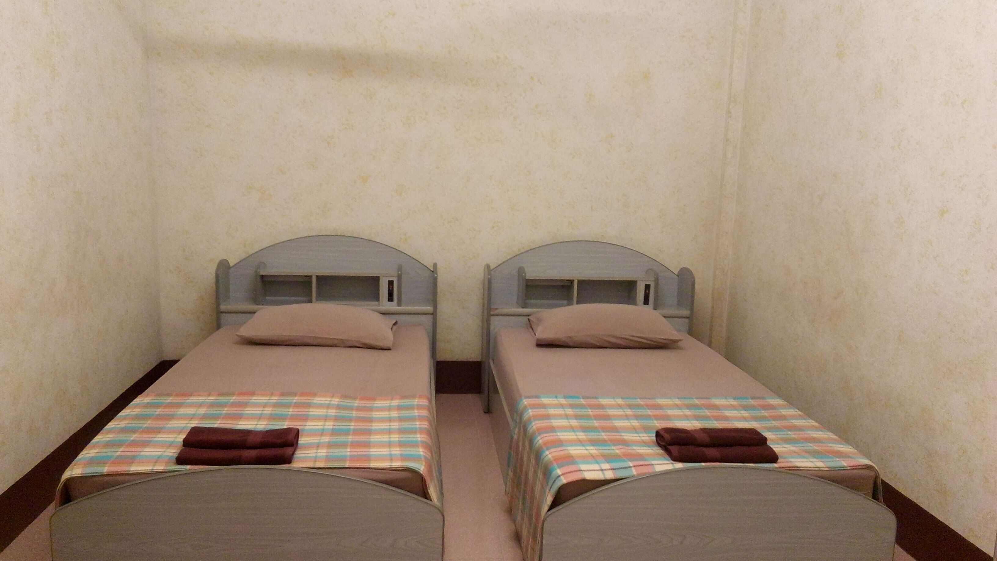 twin room | free wifi, bed sheets