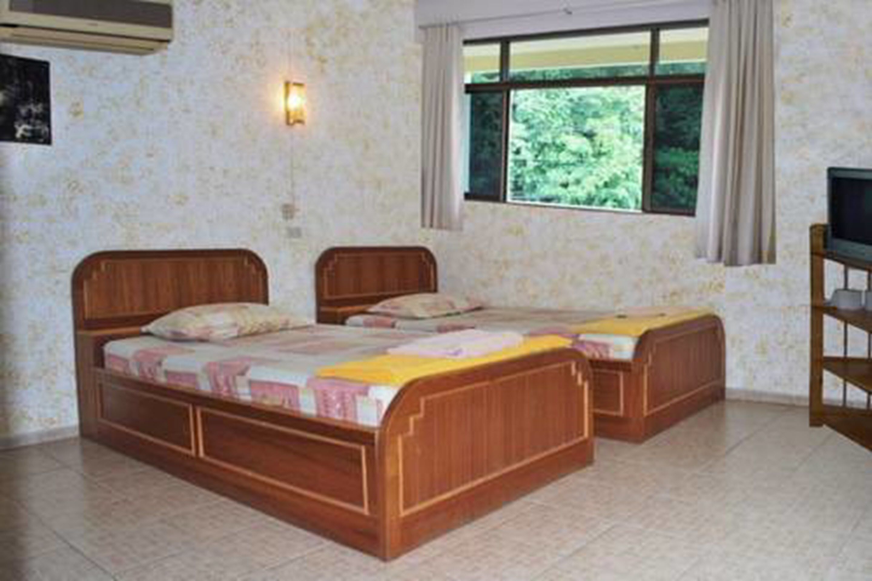 superior twin room | free wifi, bed sheets