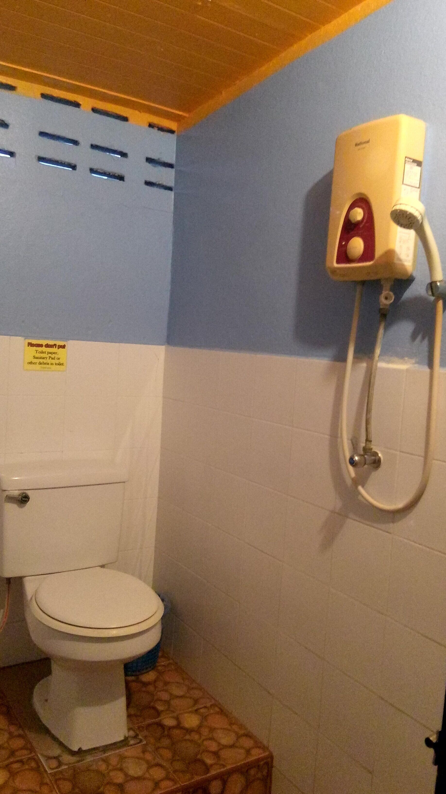 twin room | bathroom | shower, towels