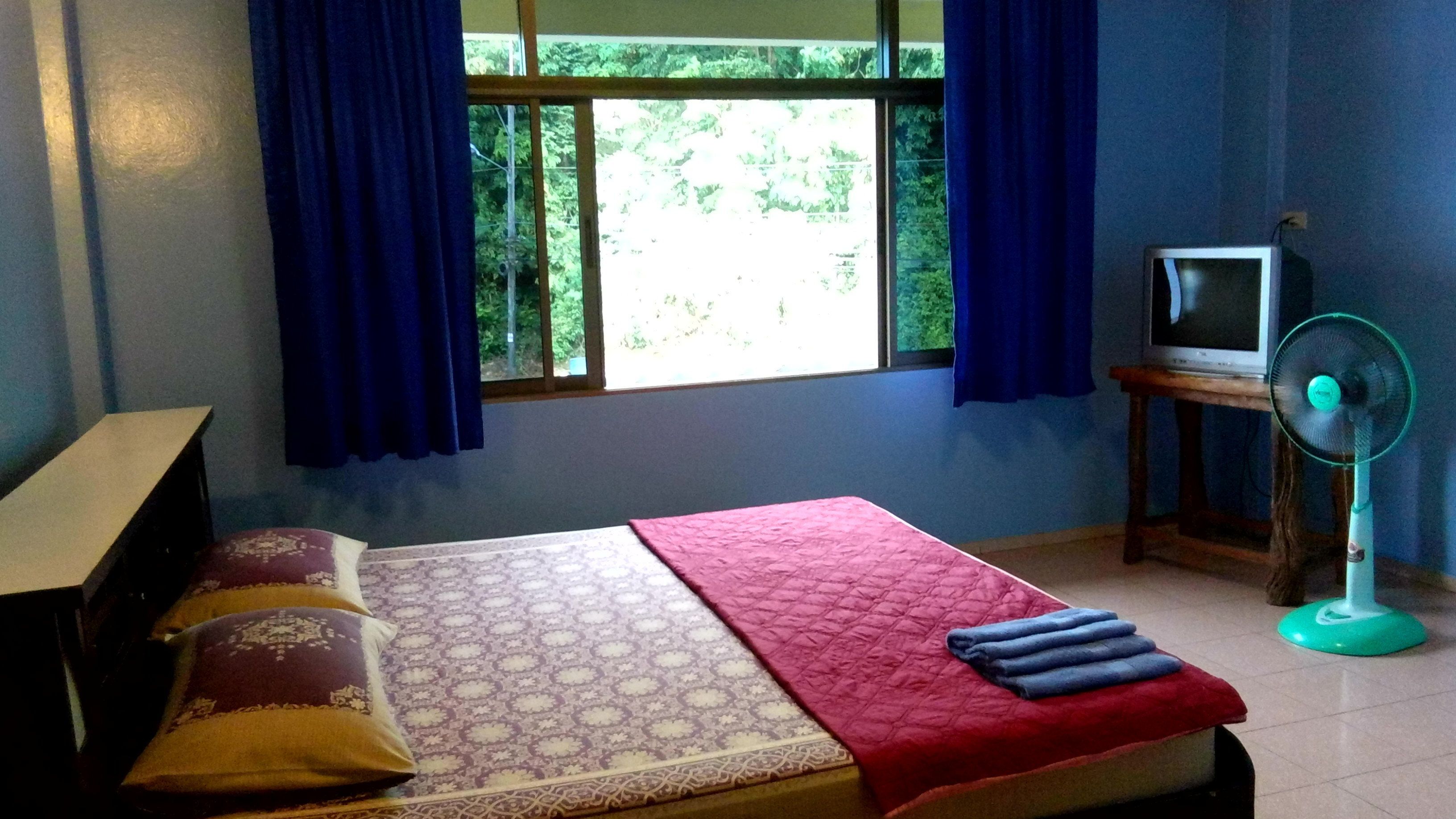 basic double room | free wifi, bed sheets