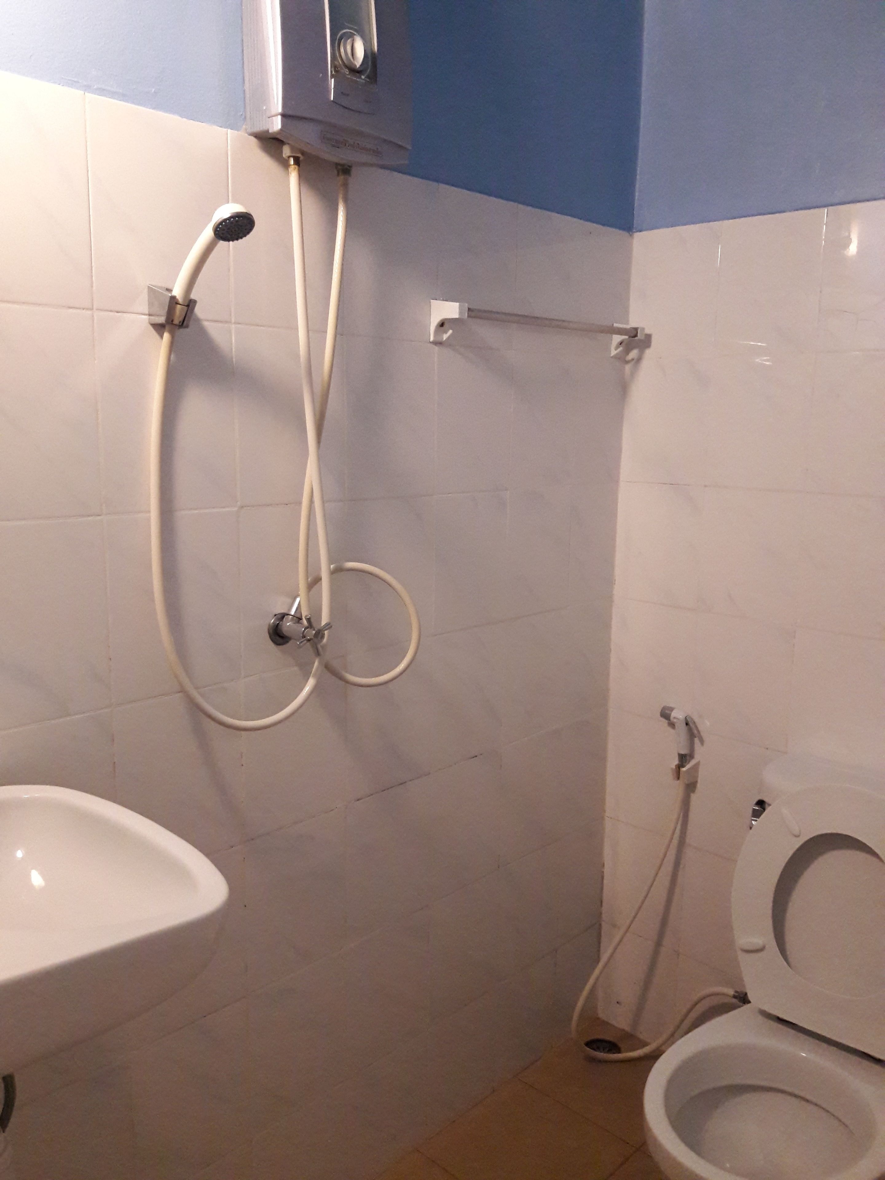 basic double room | bathroom | shower, towels