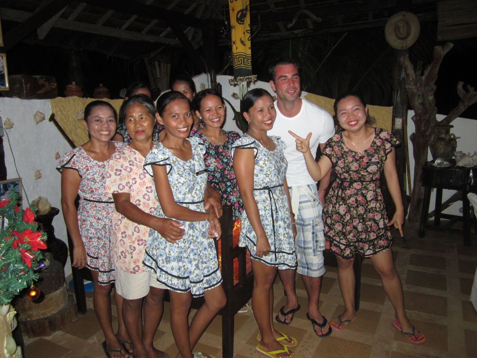 breakfast, lunch, dinner served; fusion cuisine