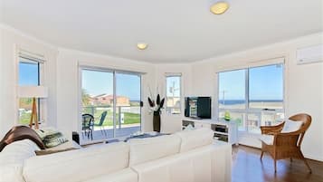 Sunset at Snapper Point | Living area | Flat-screen TV