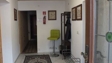 Pintu masuk interior