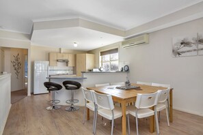 House, 3 Bedrooms | Dining room - The Lighthouse (Port Willunga)