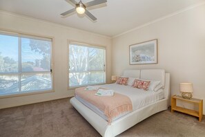 3 bedrooms, iron/ironing board, free WiFi - The Lighthouse (Port Willunga)
