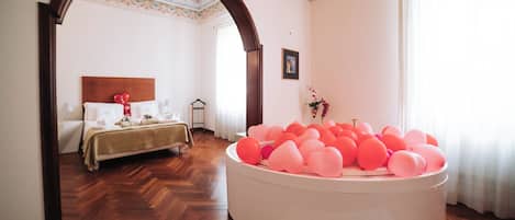 Minibar, in-room safe, desk, laptop workspace