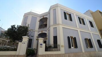 ด้านหน้าที่พัก